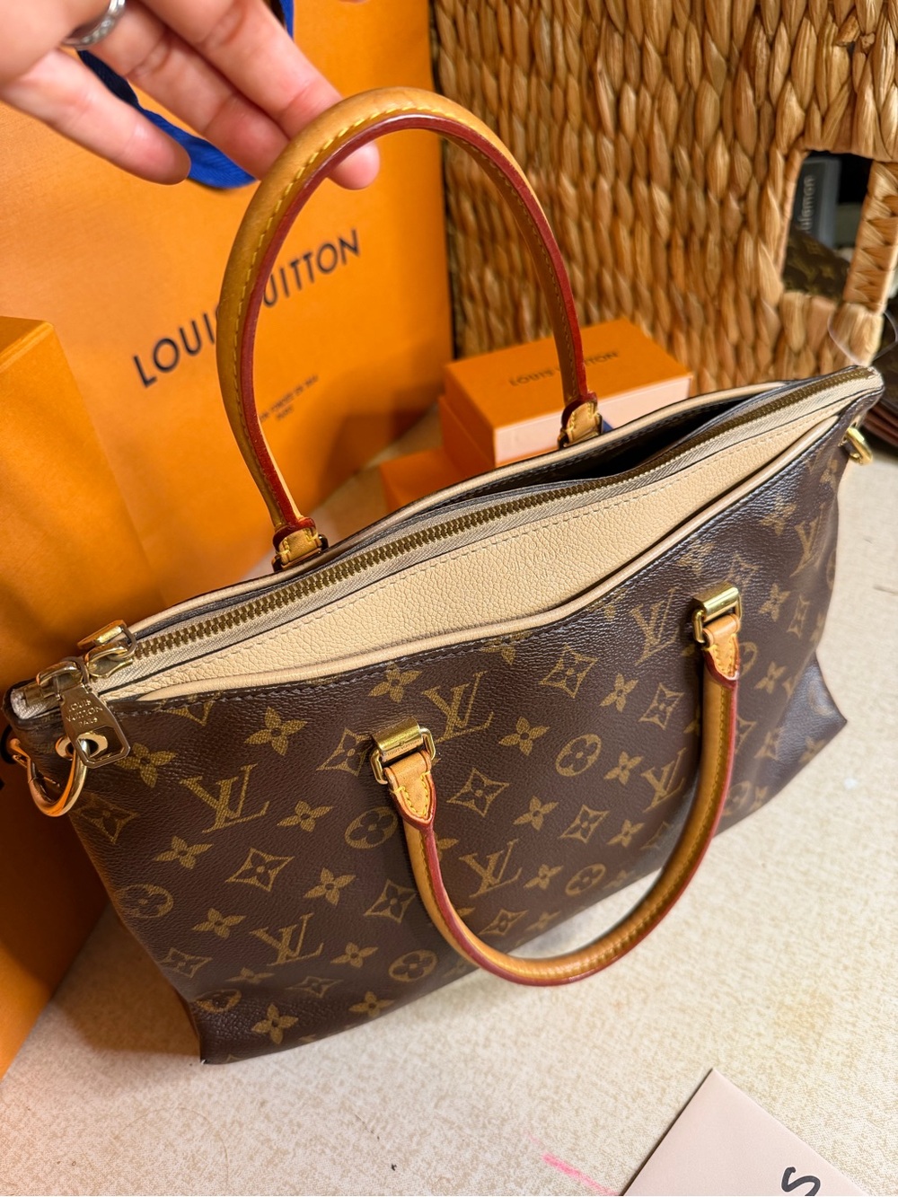 👜 Louis Vuitton Palace MM Monogram 👜 - Picture 5 of 14